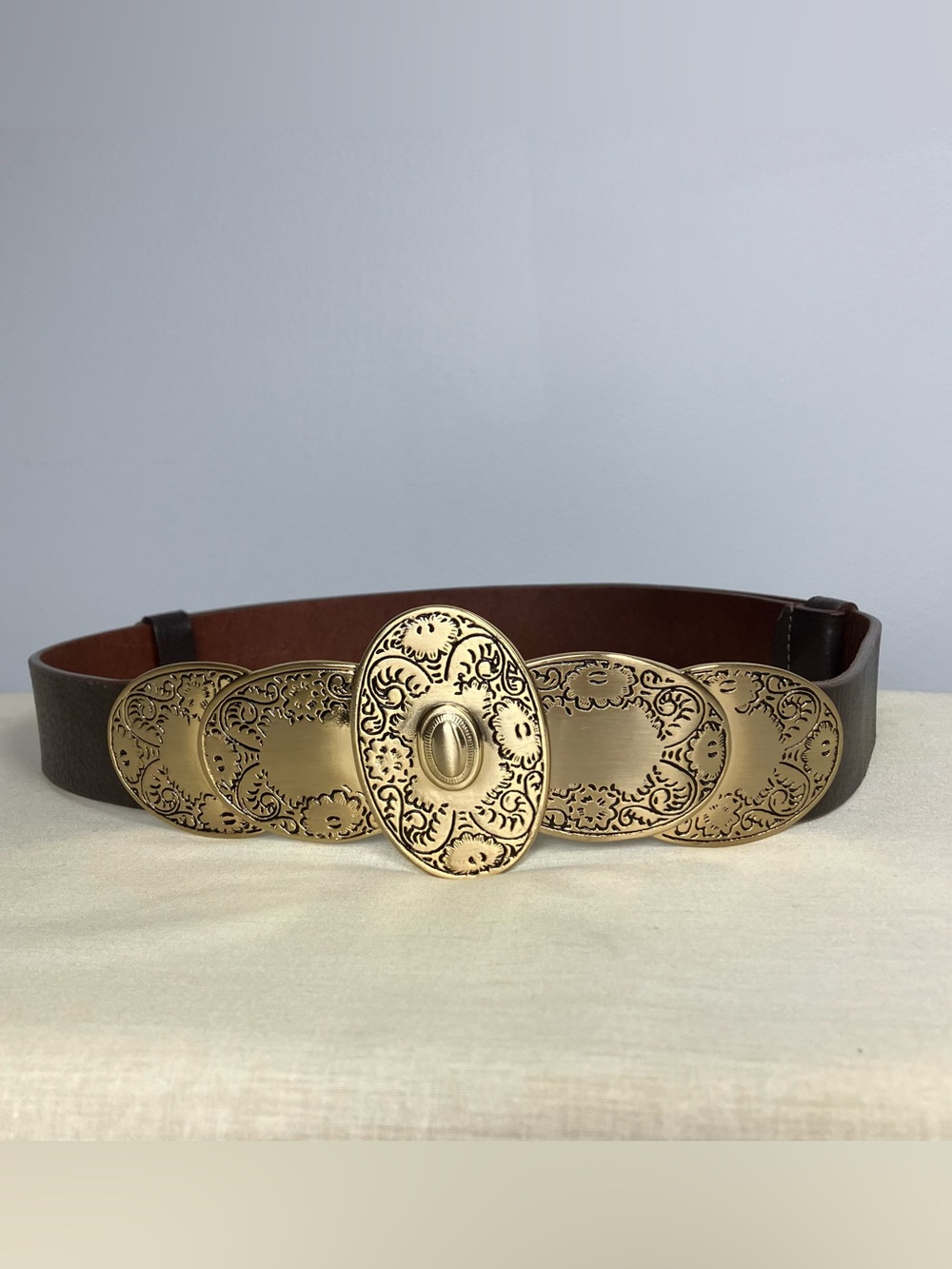 Chico’s Genuine Leather Brown Adjustable Concho Belt Gold Tone Western Boho M/L